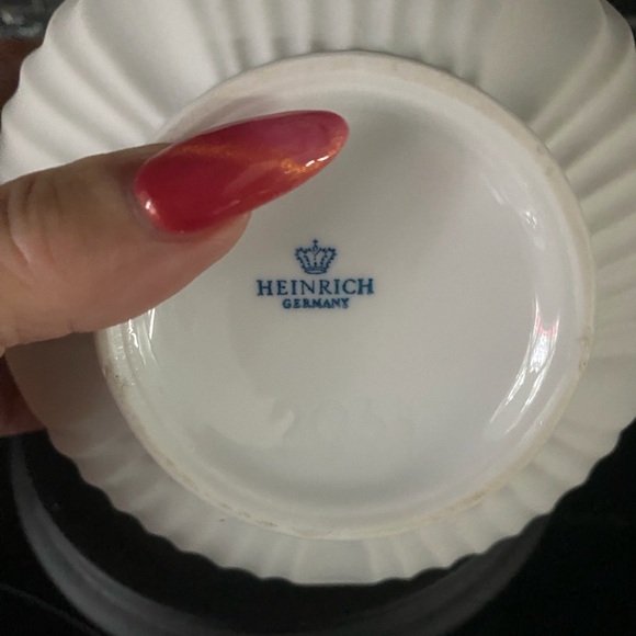 HEINRICH PORCELAIN VASE (RETIiRED) - Picture 6 of 6